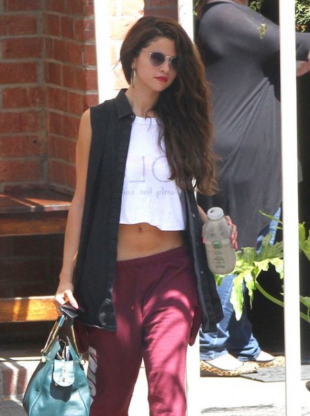 Selena Gomez Stops By A Dance Studio