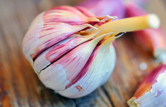 Foods-To-Avoid-For-A-Sound-Sleep---Garlic