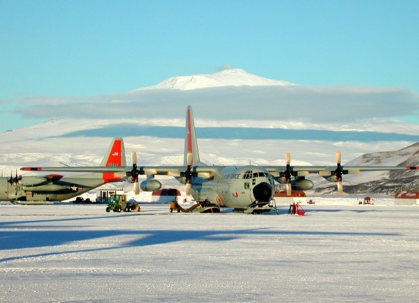sea-ice-runway-antarctica