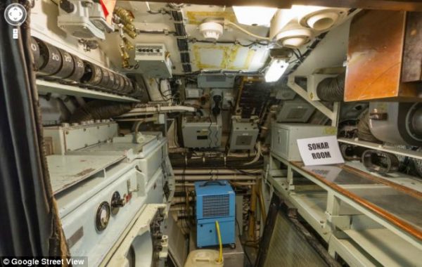 এটি হচ্ছে HMS Ocelot এর সোনার রুম। 