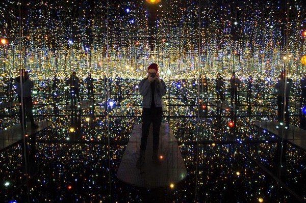 infinity-mirrored-room-yayoi-kusama-1