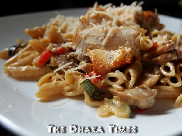 Macaroni With Chicken and Vegetable