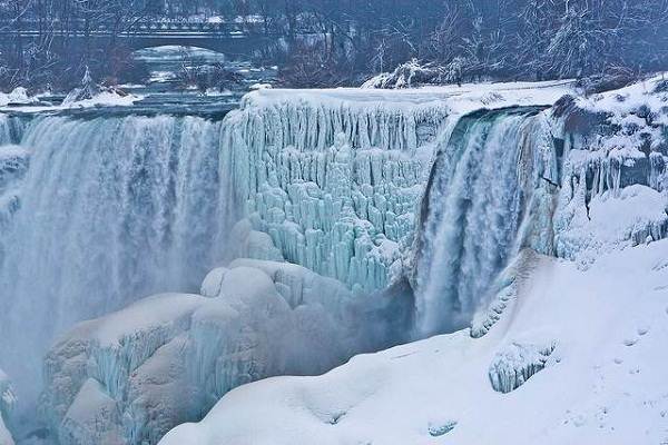 Frozen-Falls-12