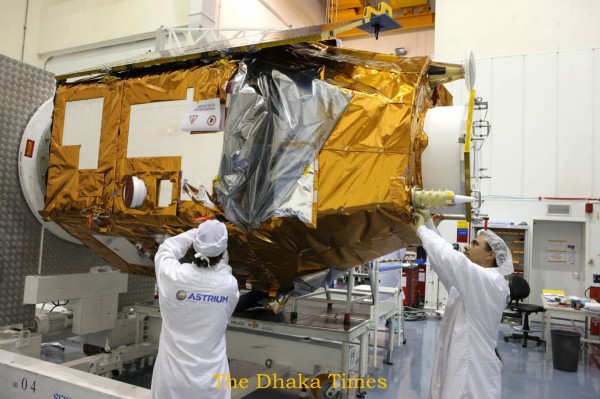 SPAC_Satellite_Pleiades-1B_Assembly_Toulouse_2012_D_Marques_EDS_lg