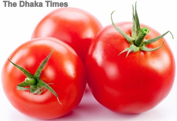 three-red-tomatoes