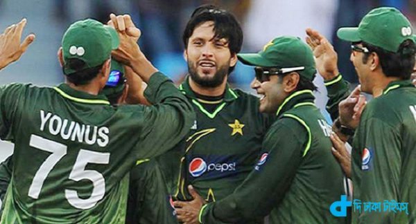 Eight Pakistani cricketers fine