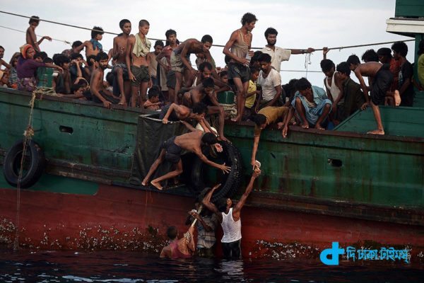 800 Bangladeshis refugees rescued