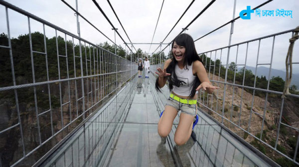 hanging bridge made of glass-4
