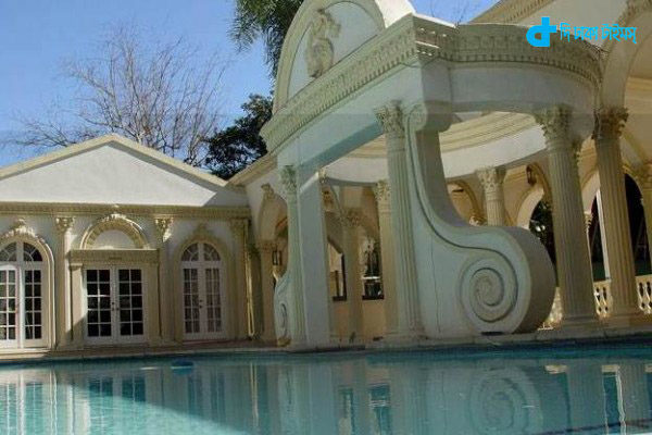 luxurious home of Bollywood stars