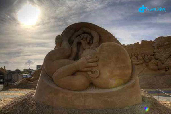 Child in the womb, a nice sculpture