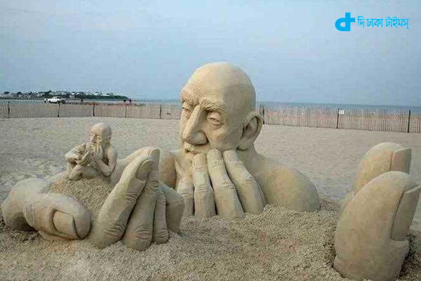 Famous unthinkable sand sculpture