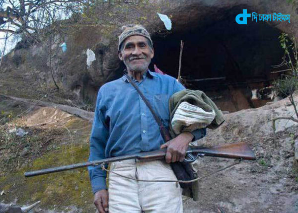 man living in a cave for 40 years