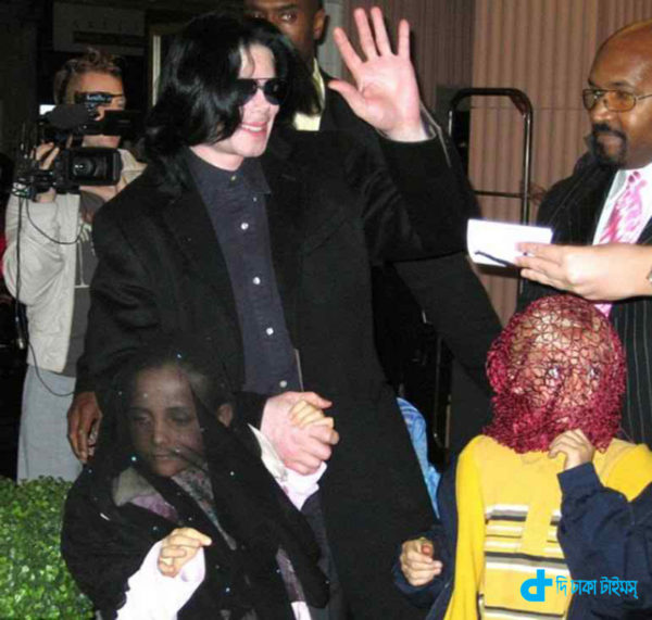 michael-jacksons-and-daughter-3