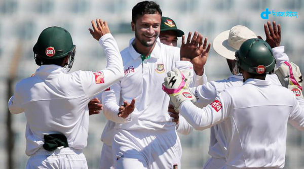 Bangladesh's Shakib Al Hasan, second left, celebrates with team mates after the dismissal of England's captain Alastair Cook, during the first day of their first cricket test match in Chittagong, Bangladesh, Thursday, Oct. 20, 2016. (AP Photo/A.M. Ahad)