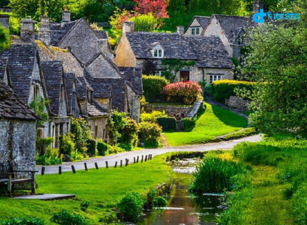 bibury-beautiful-old-village-in-england