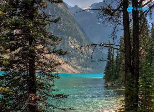moraine-lake-banff-national-park-alberta-canada