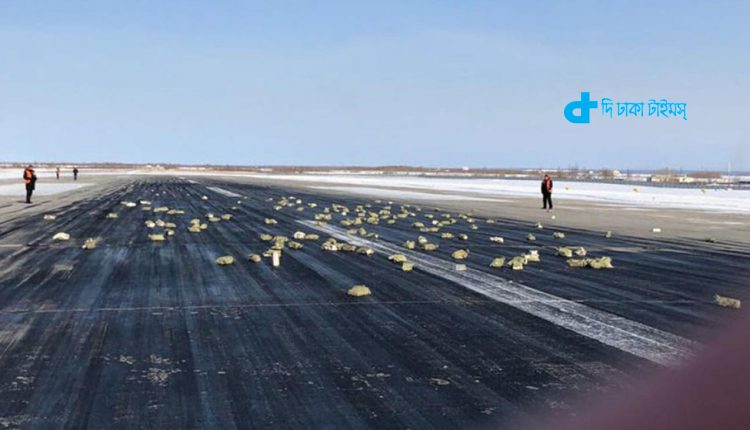 বিমান বন্দরে বৃষ্টির মতো ঝরলো সোনা! 1 বিমান বন্দরে বৃষ্টির মতো ঝরলো সোনা! 1