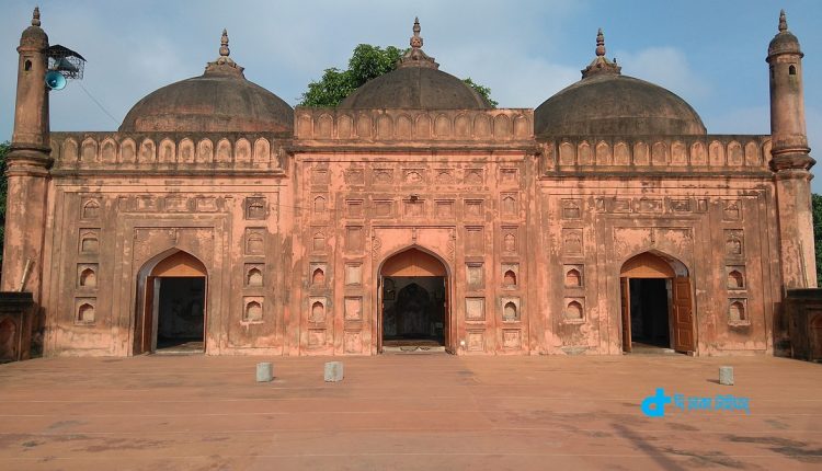 চাঁপাইনবাবগঞ্জের ঐতিহাসিক তিন গম্বুজ মসজিদ 1