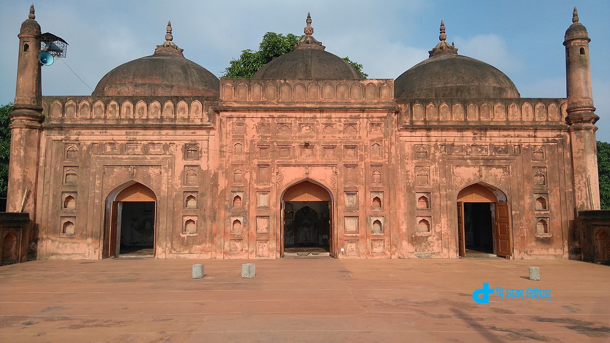 চাঁপাইনবাবগঞ্জের ঐতিহাসিক তিন গম্বুজ মসজিদ 7