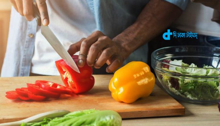 সব্জি কাটার ‘চপিং বোর্ড’ থেকেও শরীরে হানা দিতে পারে মারণরোগ 1 সব্জি কাটার ‘চপিং বোর্ড’ থেকেও শরীরে হানা দিতে পারে মারণরোগ 1