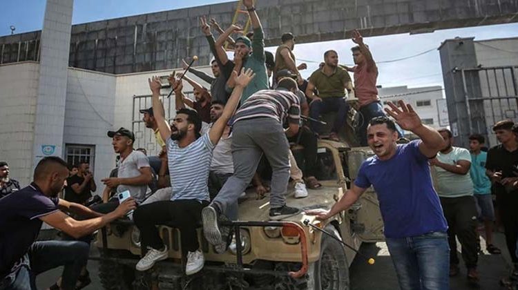 ২৪ ঘণ্টায় ৬০ হাজার ইসরাইলি দেশত্যাগ করেছে 1 ২৪ ঘণ্টায় ৬০ হাজার ইসরাইলি দেশত্যাগ করেছে 1