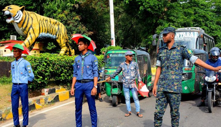 আবারও ট্রাফিকের দায়িত্বে শিক্ষার্থীরা 1