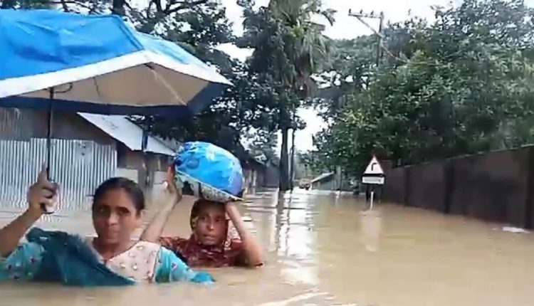 ফেনি, কুমিল্লাসহ ৮ জেলায় বন্যা পরিস্থিতি ভয়াবহ: বন্যার্তদের পাশে দাঁড়ান 1