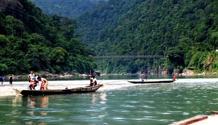 এপারে সিলেটের জাফলং আর ওপারে ভারতের মেঘালয় 1