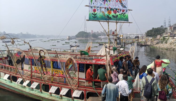 শিল্পকর্মে উঠে এলো বুড়িগঙ্গা পাড়ের জীবন 3