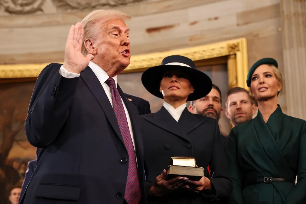 মার্কিন যুক্তরাষ্ট্রের ৪৭তম প্রেসিডেন্ট হিসেবে শপথ নিলেন ডোনাল্ড ট্রাম্প 22