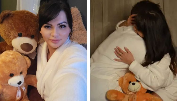 আলিঙ্গনে মোটা আয় আলেকজ়ান্দ্রার! 1