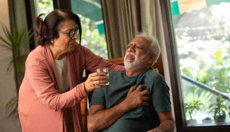 দূষণ-ভাইরাসের বাড়বাড়ন্ত ও সংক্রামক রোগ থেকে বয়স্কদের সাবধানে রাখতে হবে 1