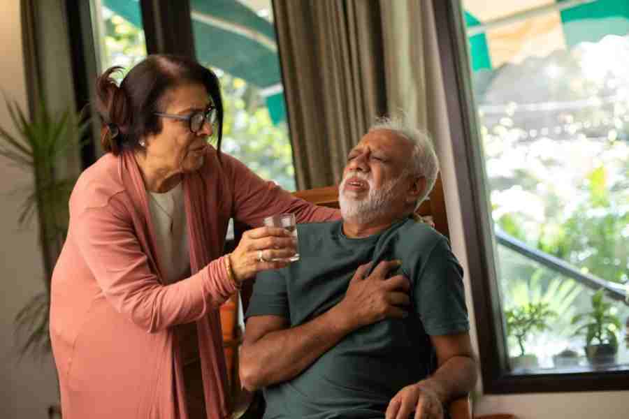 দূষণ-ভাইরাসের বাড়বাড়ন্ত ও সংক্রামক রোগ থেকে বয়স্কদের সাবধানে রাখতে হবে 1