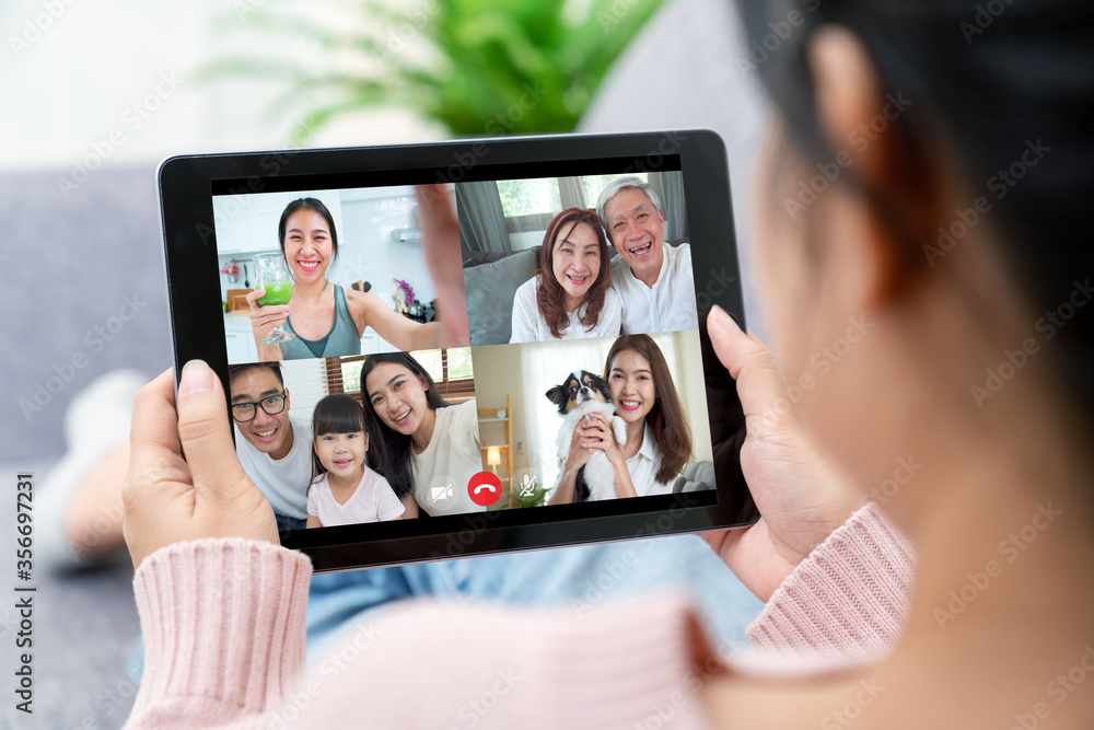 মানুষের অনুভূতি প্রকাশের অন্যতম সহায়ক হয়ে উঠেছে প্রযুক্তি 10