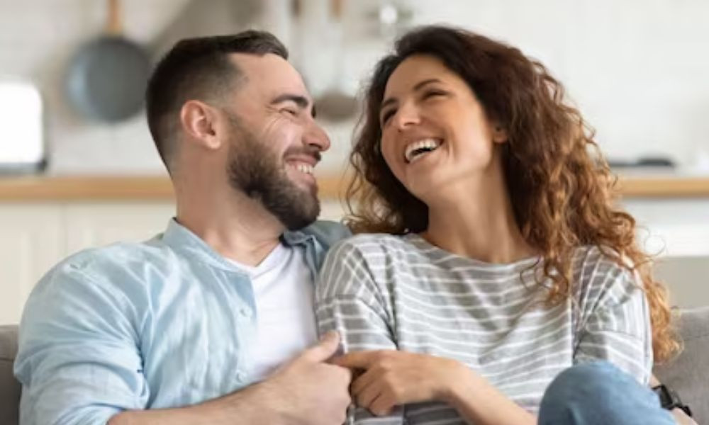 চুটিয়ে গল্প নাকি চুপ করে থাকলেই মজবুত হবে সম্পর্কের ভিত? 8