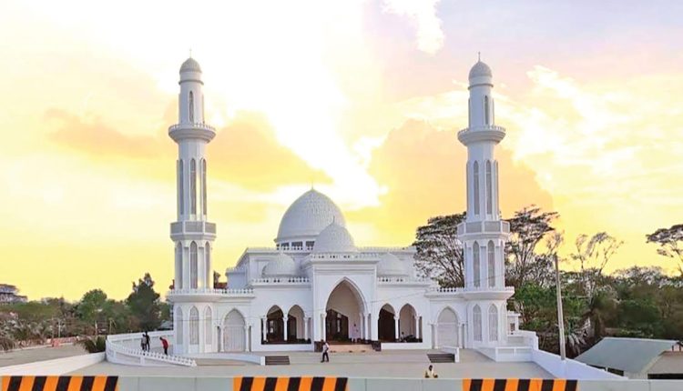 মাদারীপুরে দৃষ্টিনন্দন মসজিদ 1