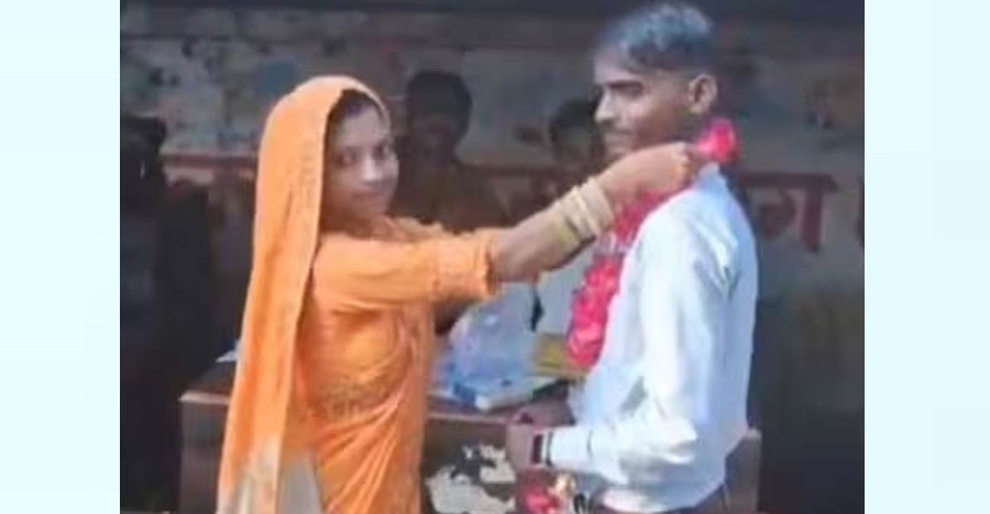 বয়সে ছোট এক তরুণের সঙ্গে প্রেম করে ঘর ছাড়লেন স্ত্রী: দাঁড়িয়ে তাদের বিয়ে দিলেন যুবক! 4