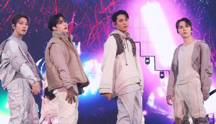 কে-পপ 'সেভেন্টিনের' নতুন অ্যালবাম আসছে 1 কে-পপ 'সেভেন্টিনের' নতুন অ্যালবাম আসছে 1