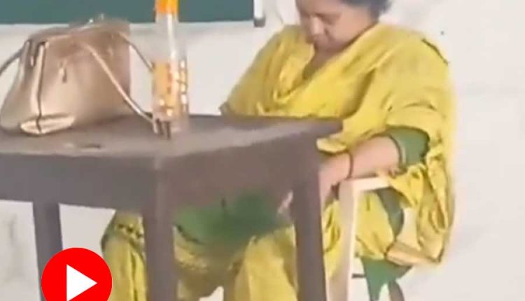 ক্লাস নেওয়ার মাঝে চেয়ারে বসে ঘুমে ঢুলে পড়লেন এক শিক্ষিকা! 1