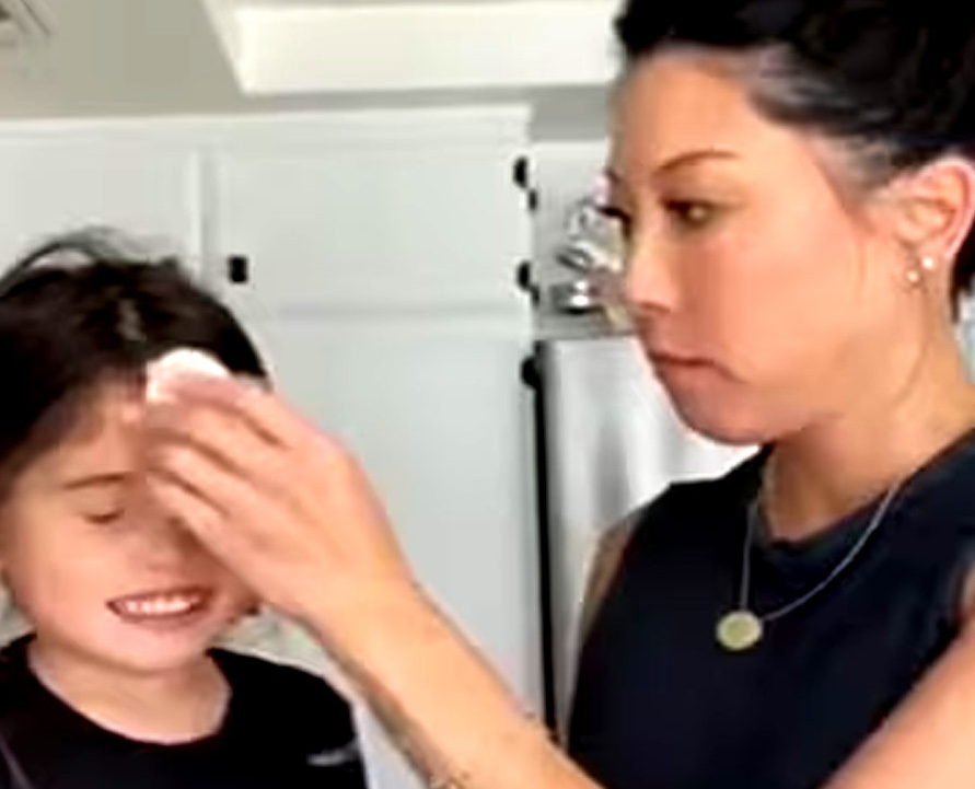 ছোট্ট কন্যার মাথায় ডিম ভেঙে গ্রেফতার মা! 21