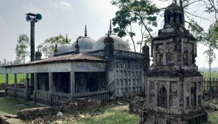 লালমনিরহাটের ঐতিহাসিক এক কাতার মসজিদ 1 লালমনিরহাটের ঐতিহাসিক এক কাতার মসজিদ 1