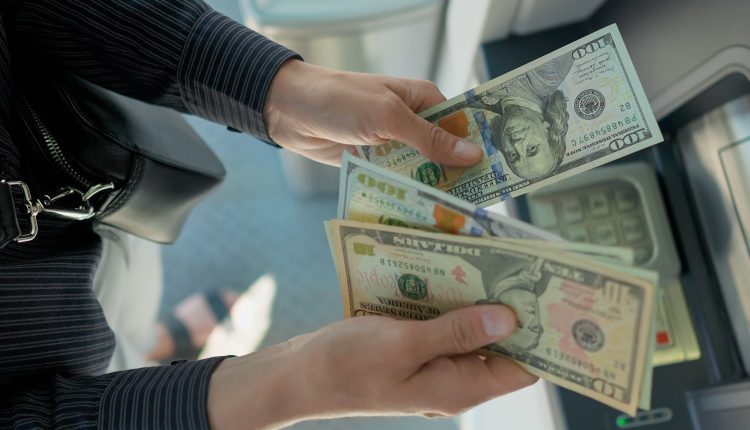 মার্কিন যুক্তরাষ্ট্র থেকে নিজ দেশে টাকা পাঠাতে গুনতে হবে বাড়তি টাকা 1 মার্কিন যুক্তরাষ্ট্র থেকে নিজ দেশে টাকা পাঠাতে গুনতে হবে বাড়তি টাকা 1