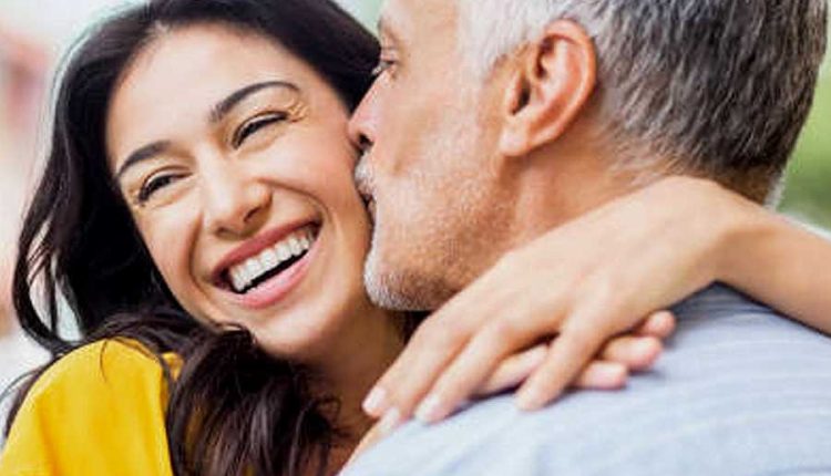 বাড়িছাড়া হওয়ার ভয়ে মৃত ছেলের বান্ধবীকে বিয়ে করলেন ৮৬ বছরের এক বৃদ্ধ! 1