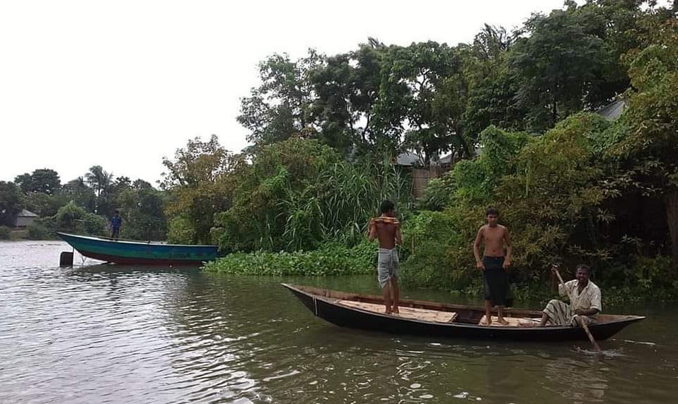 গ্রাম-নদী-নৌকা সব মিলিয়ে সুন্দর একটি প্রাকৃতিক দৃশ্য 22