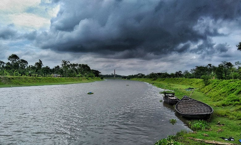 হঠাৎ করে আকাশ যখন কালো মেঘে ছেয়ে যায় 7