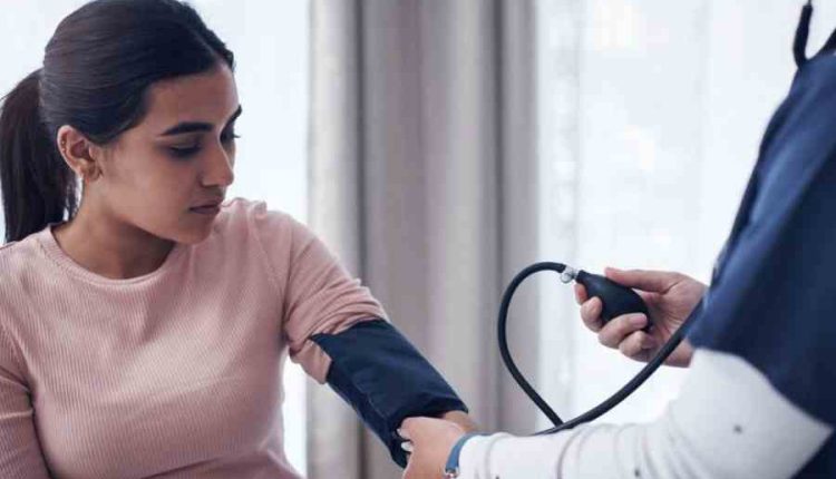 প্রেশারের রোগীরা প্রতিদিনের হাঁটাহাঁটি করার সঙ্গে যে খাবার খেতে হবে 1 প্রেশারের রোগীরা প্রতিদিনের হাঁটাহাঁটি করার সঙ্গে যে খাবার খেতে হবে 1