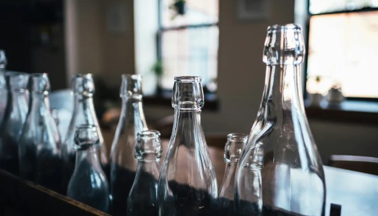 মাইক্রোপ্লাস্টিক রয়েছে কাচের বোতলেও! 1 মাইক্রোপ্লাস্টিক রয়েছে কাচের বোতলেও! 1