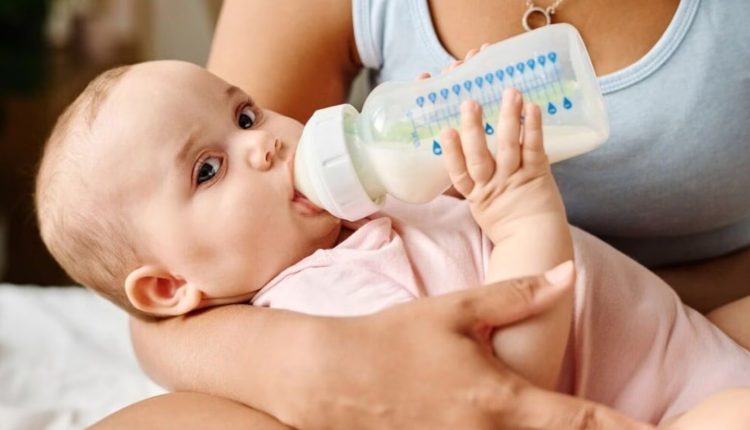 শিশুর দুধের বোতল কেবলমাত্র গরম পানিতে ফোটালে চলবে না 1