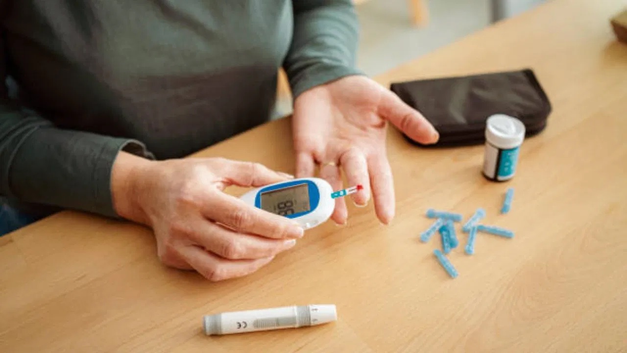 চেনা খাবারেই বাড়তে পারে সুগার: ডায়াবেটিসে খাওয়া চলবে না যেসব খাবার 1