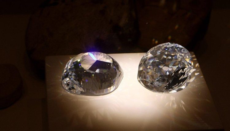 অভিনব উপায়ে হীরা চুরির ঘটনায় অবাক বিশ্ব! 1 অভিনব উপায়ে হীরা চুরির ঘটনায় অবাক বিশ্ব! 1